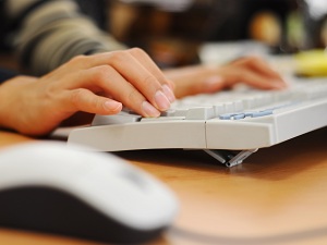 1208423_woman_using_computer New Facebook Feature: Respond to Comments